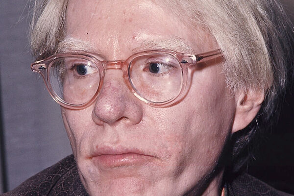 Andy_Warhol_1975-600x400